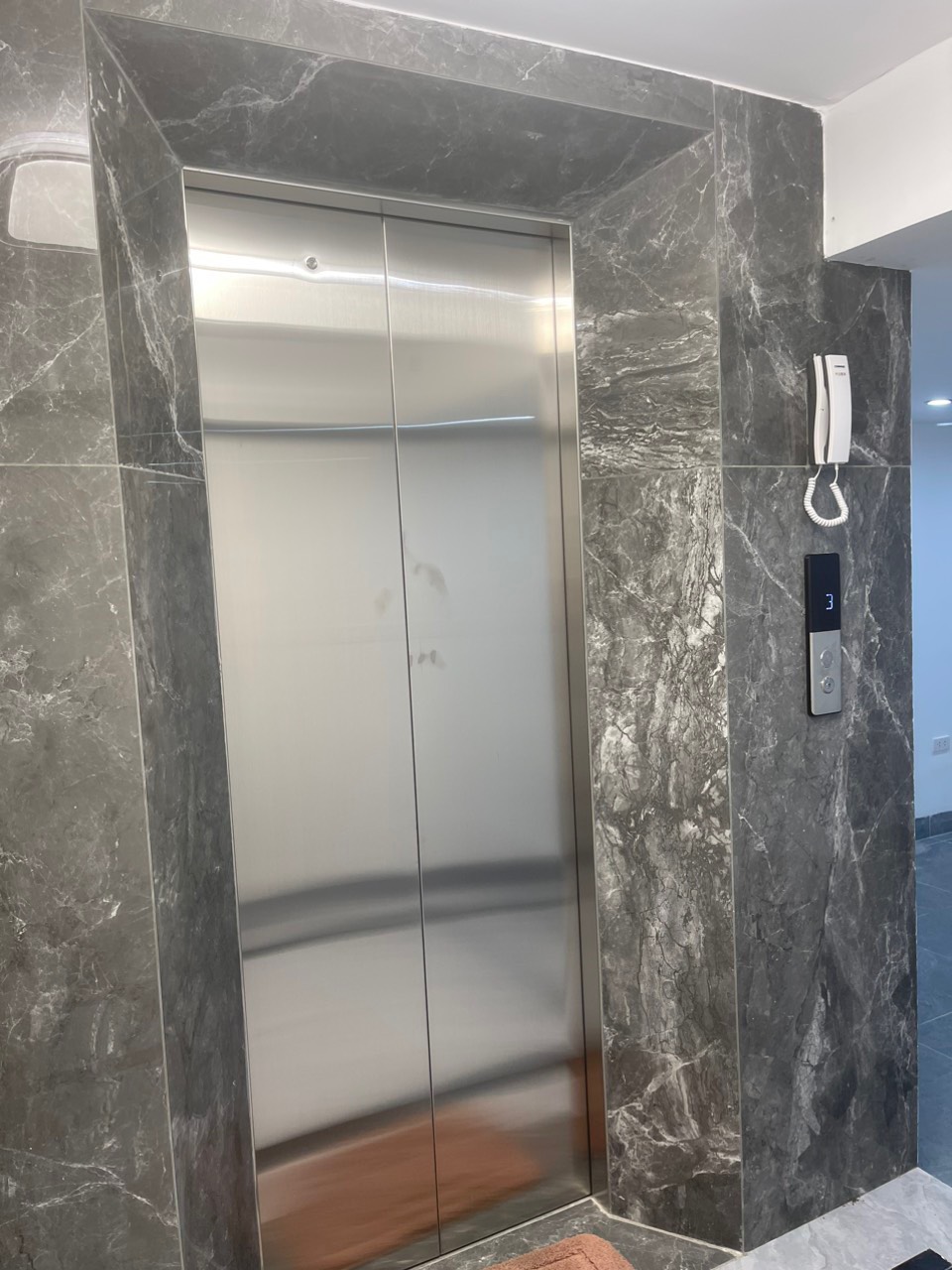 Nhà mình cho thuê nhà mới, lô góc,vỉa hè, 93m2- 4T, Chùa Láng_31 Tr - Ảnh chính